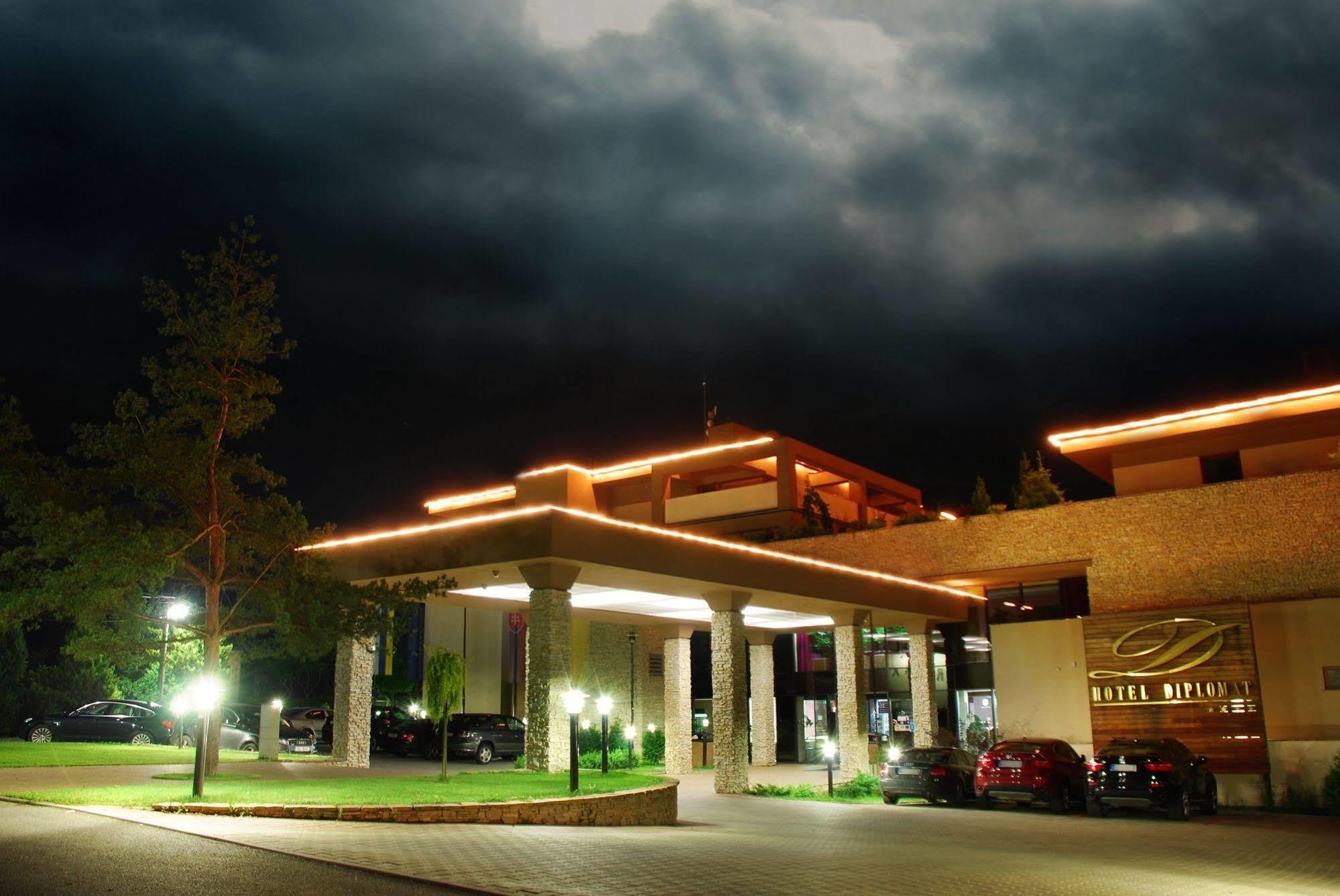 Wellness Hotel Diplomat Rajecké Teplice Esterno foto