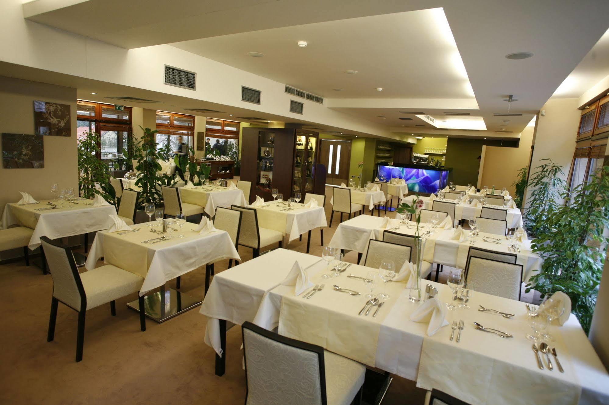 Wellness Hotel Diplomat Rajecké Teplice Esterno foto